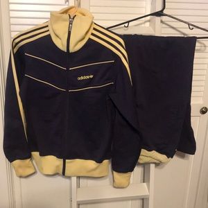 Sporty eggplant colored sweat outfit.